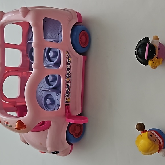 Fisher price little people bus with 2 characters. - Picture 6 of 13